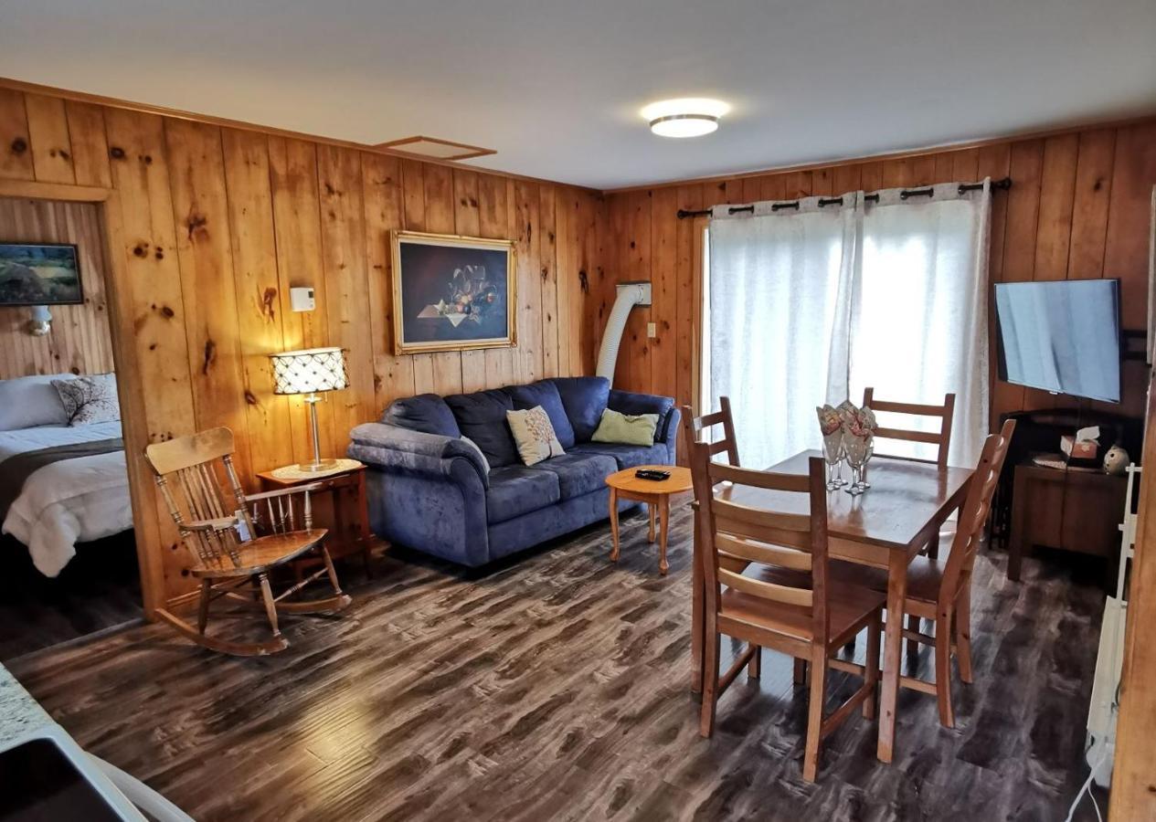 Knotty Pine Cottages, Suites & Motel Rooms Ingonish Exteriér fotografie