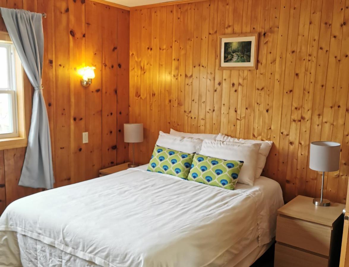 Knotty Pine Cottages, Suites & Motel Rooms Ingonish Exteriér fotografie