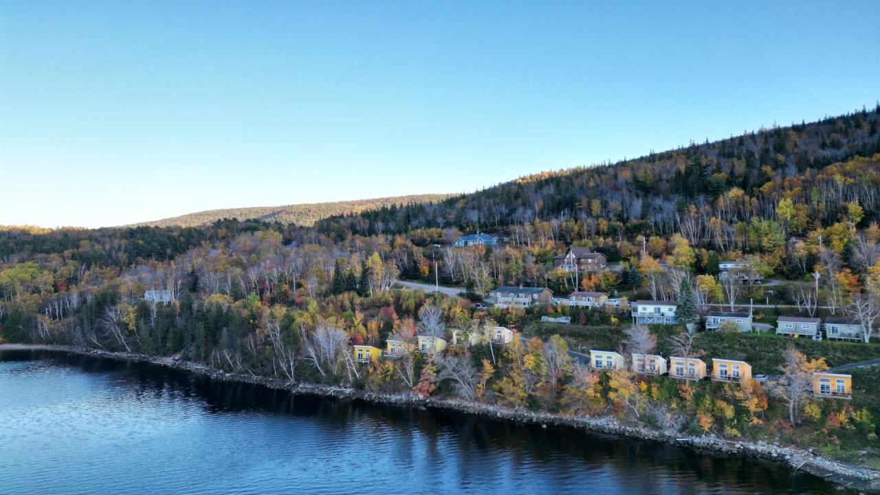 Knotty Pine Cottages, Suites & Motel Rooms Ingonish Exteriér fotografie