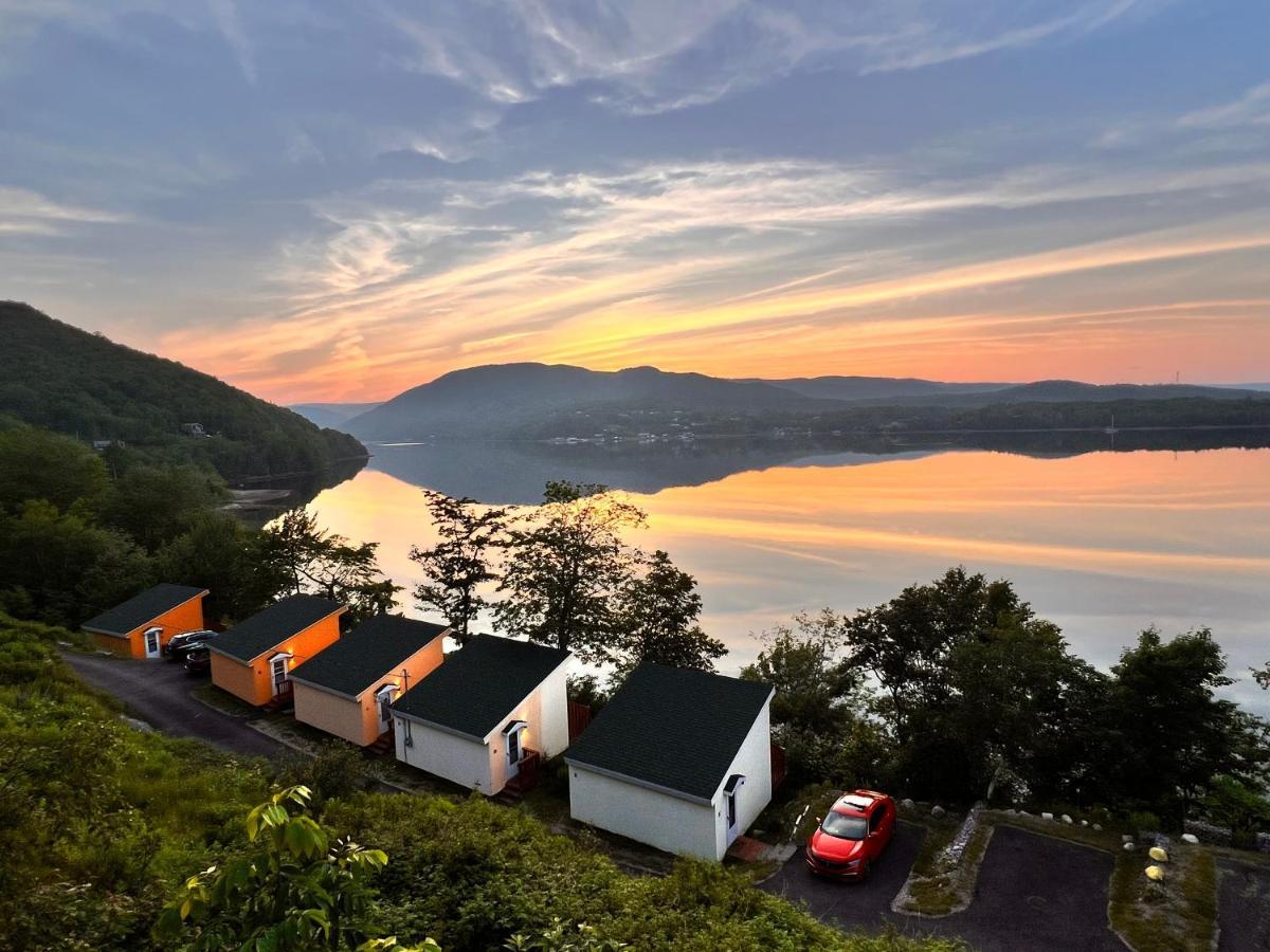 Knotty Pine Cottages, Suites & Motel Rooms Ingonish Exteriér fotografie