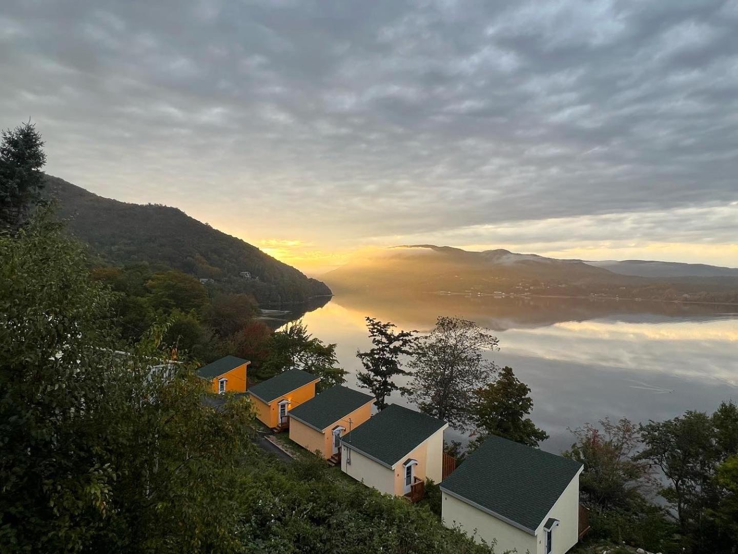 Knotty Pine Cottages, Suites & Motel Rooms Ingonish Exteriér fotografie