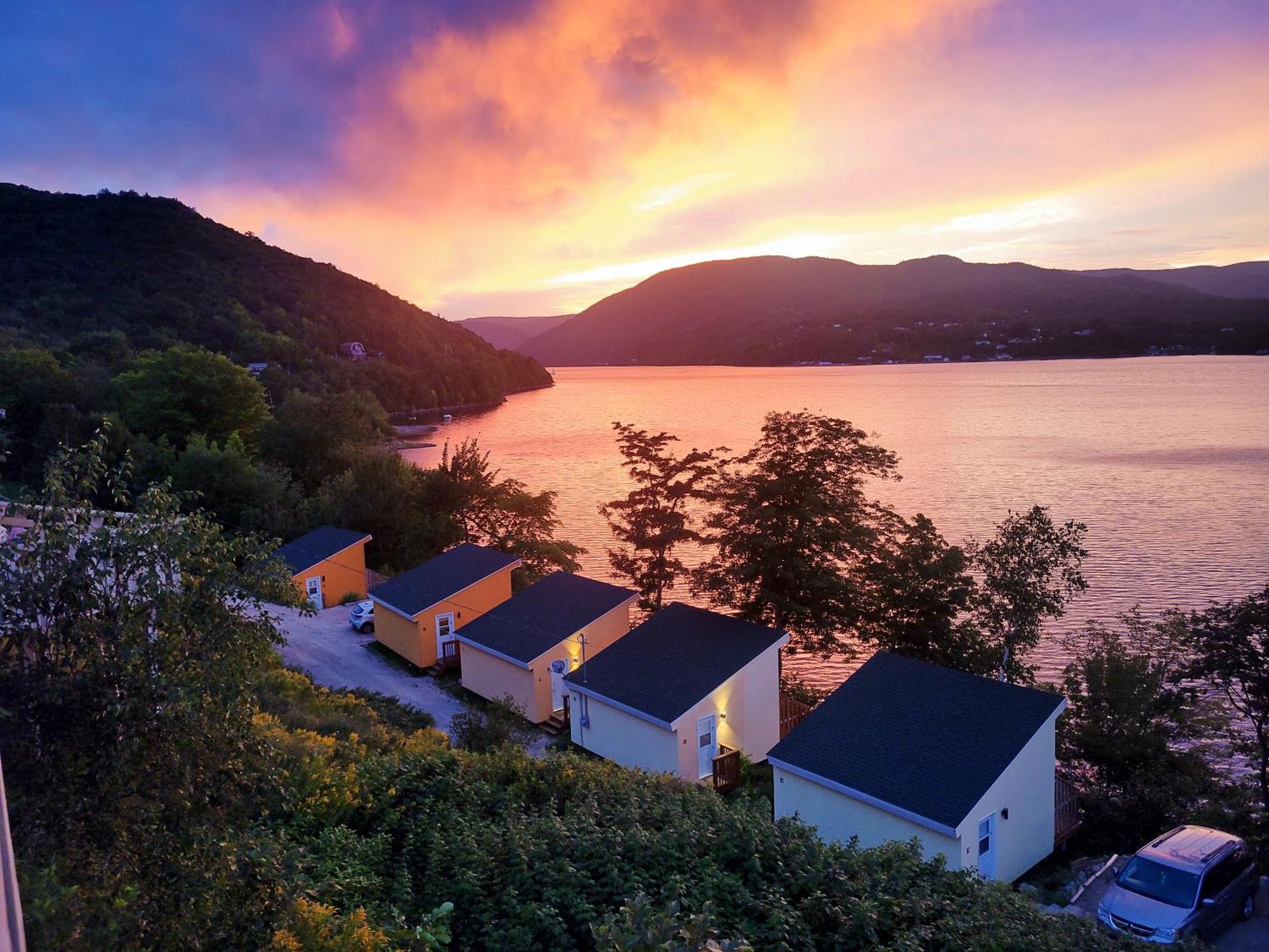 Knotty Pine Cottages, Suites & Motel Rooms Ingonish Exteriér fotografie
