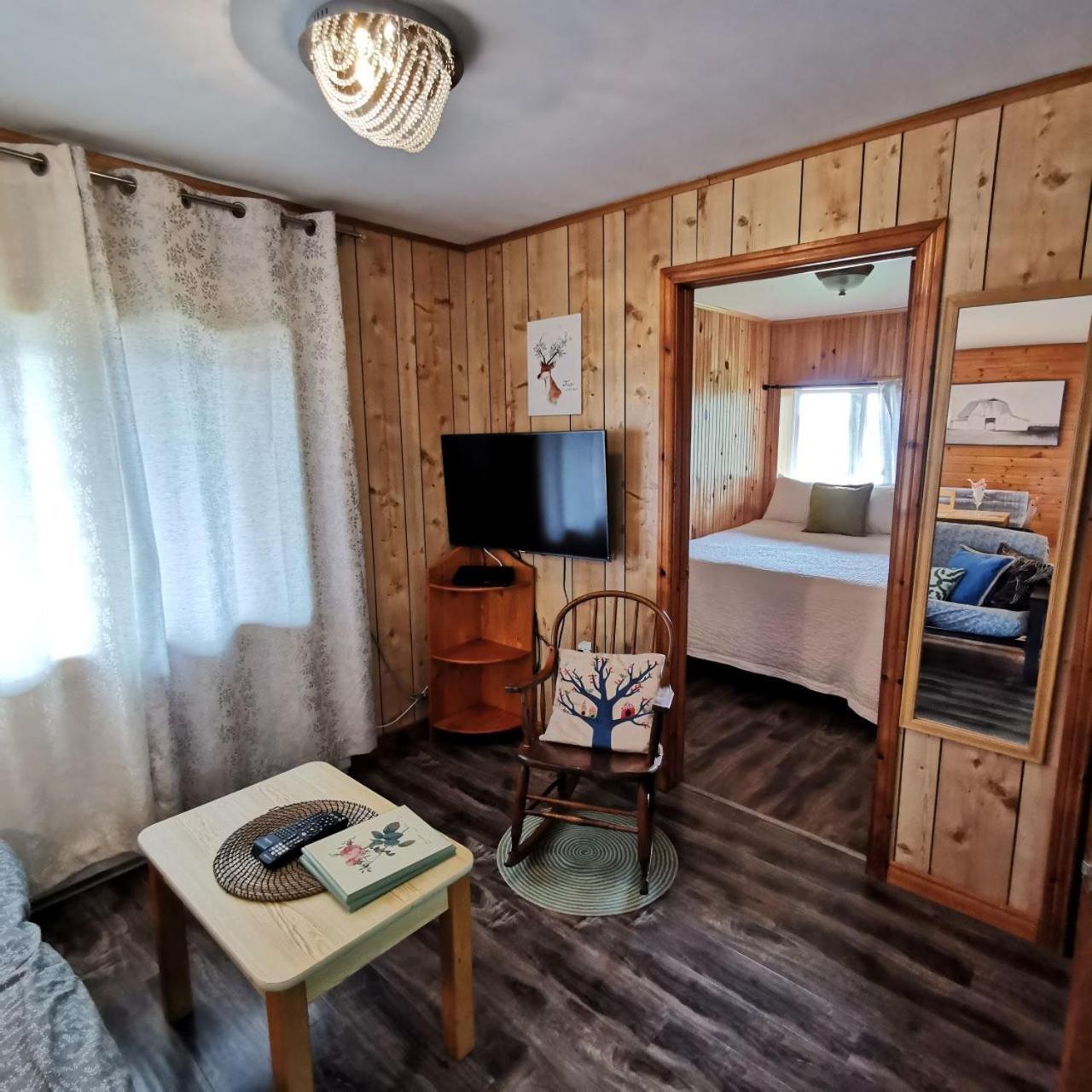 Knotty Pine Cottages, Suites & Motel Rooms Ingonish Pokoj fotografie
