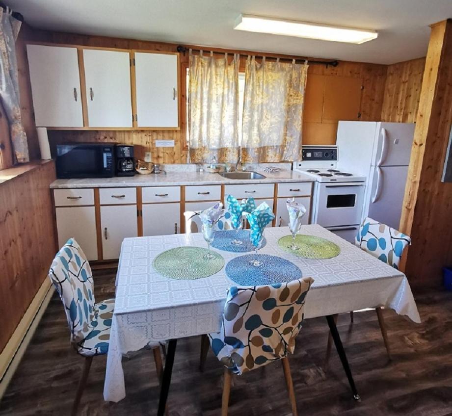 Knotty Pine Cottages, Suites & Motel Rooms Ingonish Exteriér fotografie