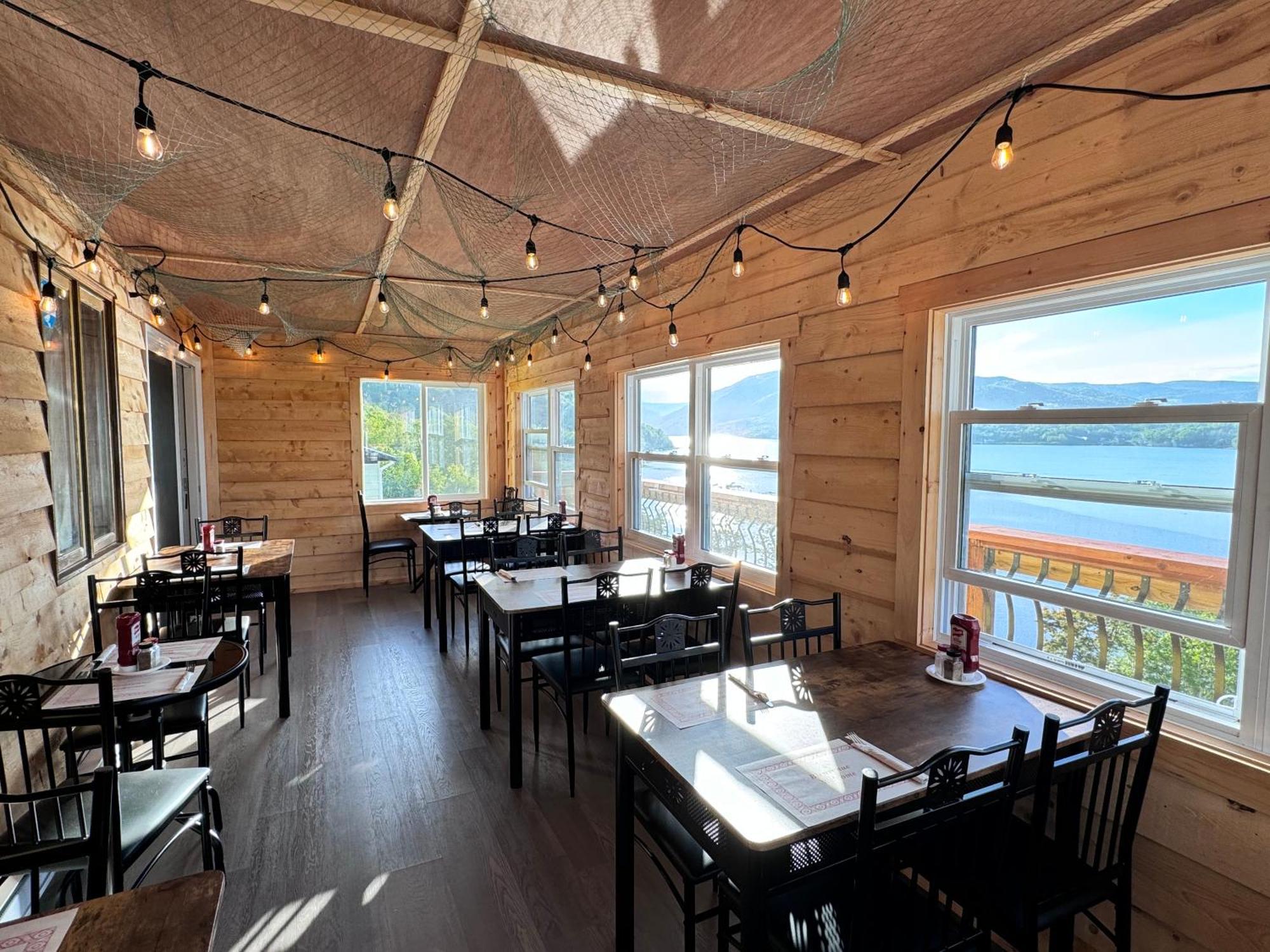 Knotty Pine Cottages, Suites & Motel Rooms Ingonish Exteriér fotografie