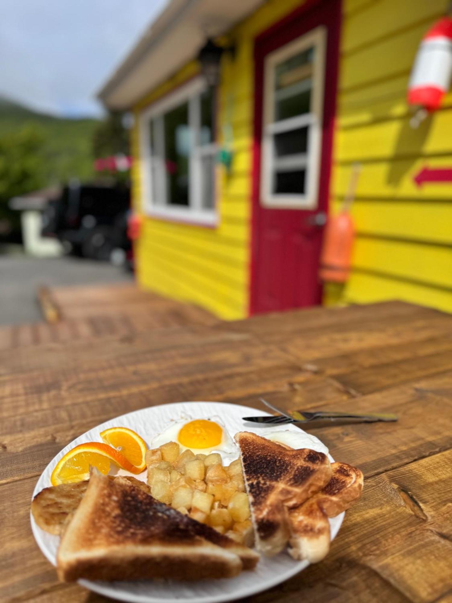 Knotty Pine Cottages, Suites & Motel Rooms Ingonish Exteriér fotografie