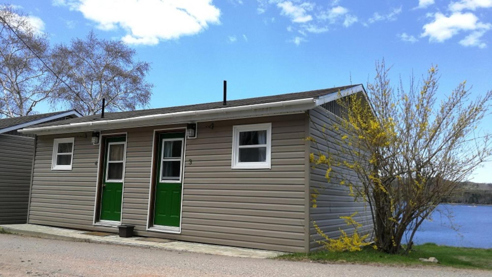 Knotty Pine Cottages, Suites & Motel Rooms Ingonish Exteriér fotografie