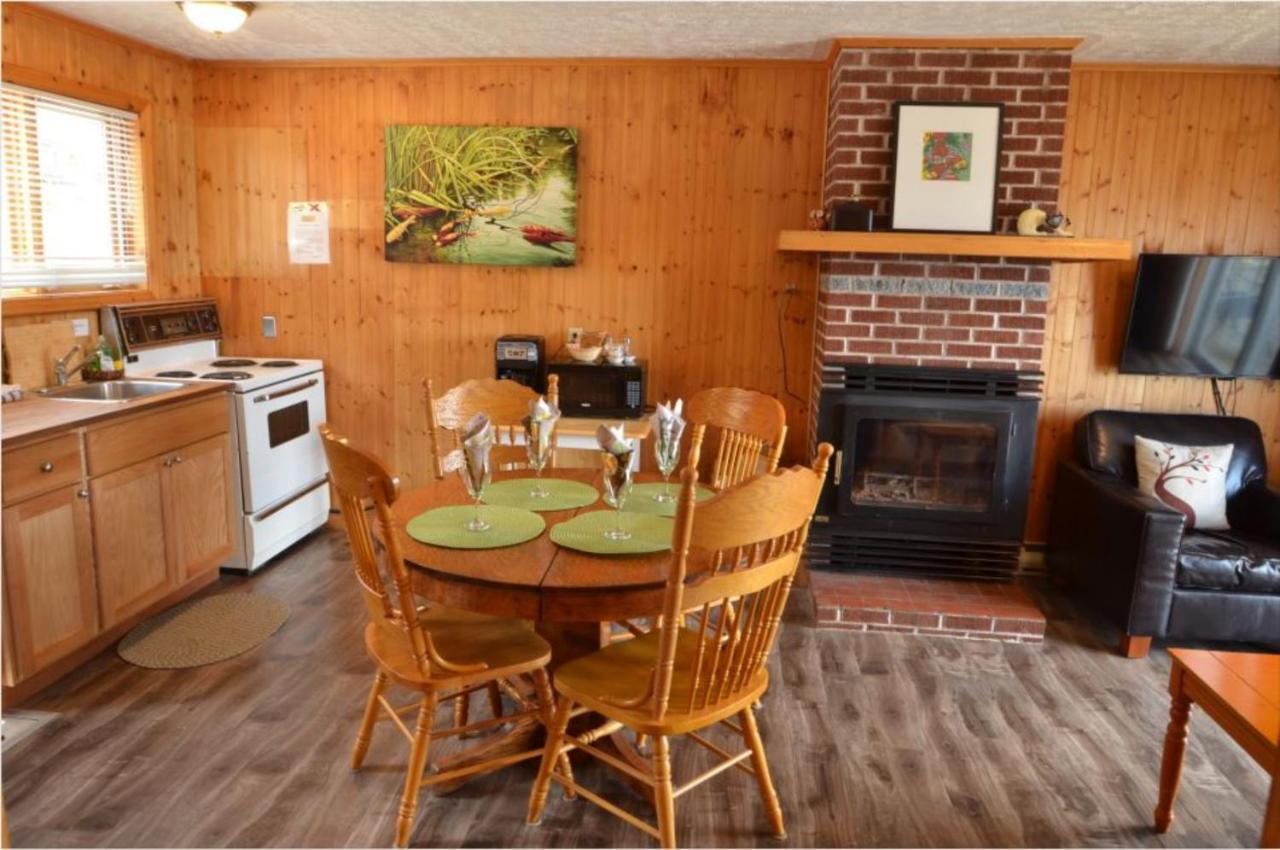 Knotty Pine Cottages, Suites & Motel Rooms Ingonish Exteriér fotografie
