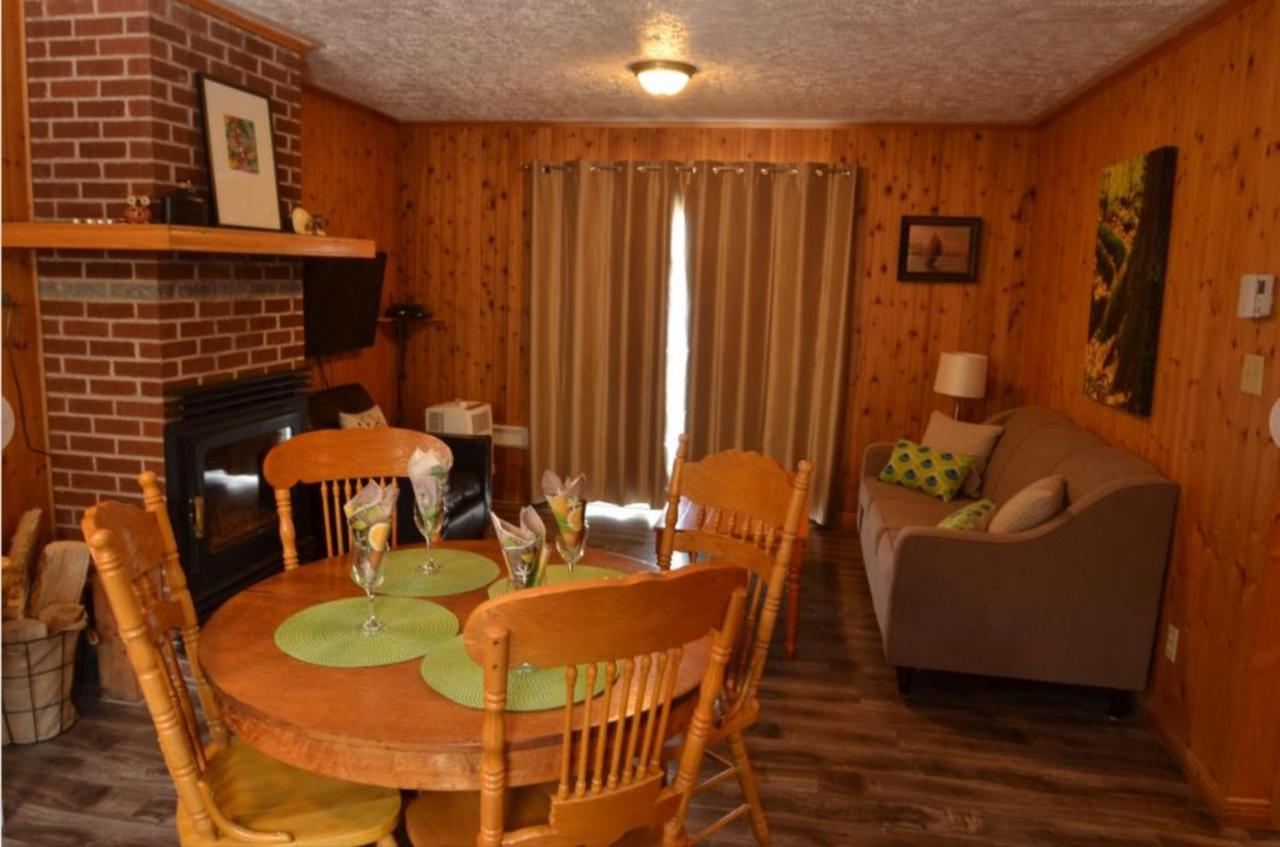 Knotty Pine Cottages, Suites & Motel Rooms Ingonish Exteriér fotografie