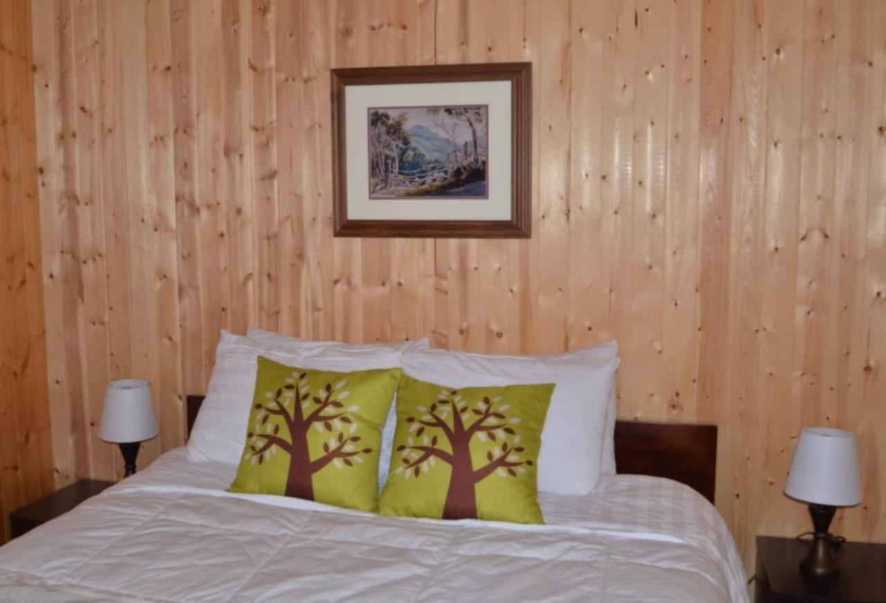 Knotty Pine Cottages, Suites & Motel Rooms Ingonish Exteriér fotografie