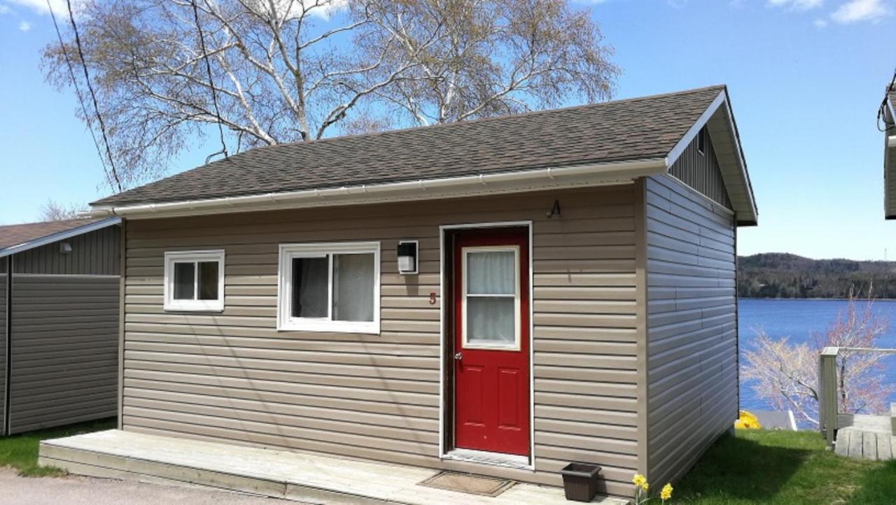 Knotty Pine Cottages, Suites & Motel Rooms Ingonish Exteriér fotografie