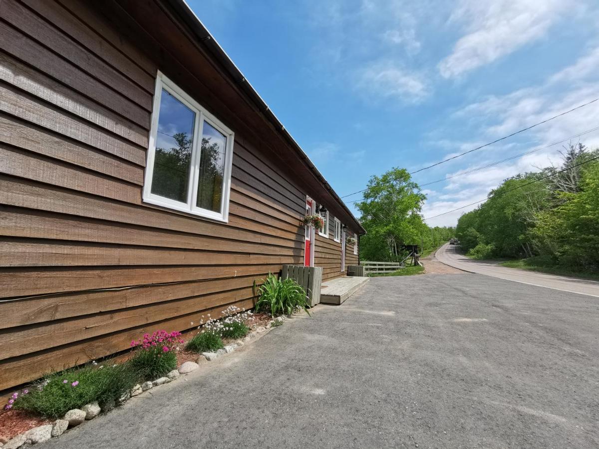 Knotty Pine Cottages, Suites & Motel Rooms Ingonish Exteriér fotografie
