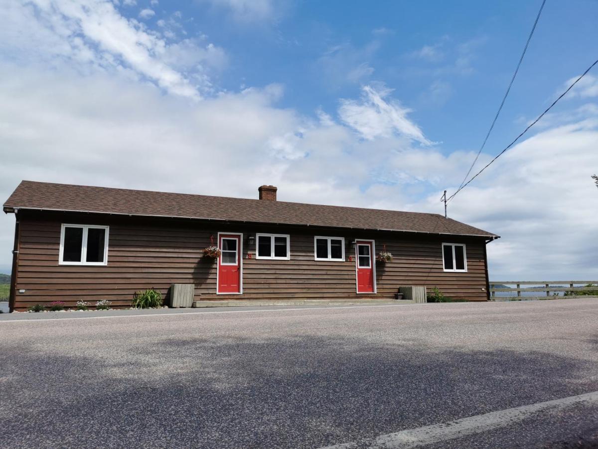 Knotty Pine Cottages, Suites & Motel Rooms Ingonish Exteriér fotografie