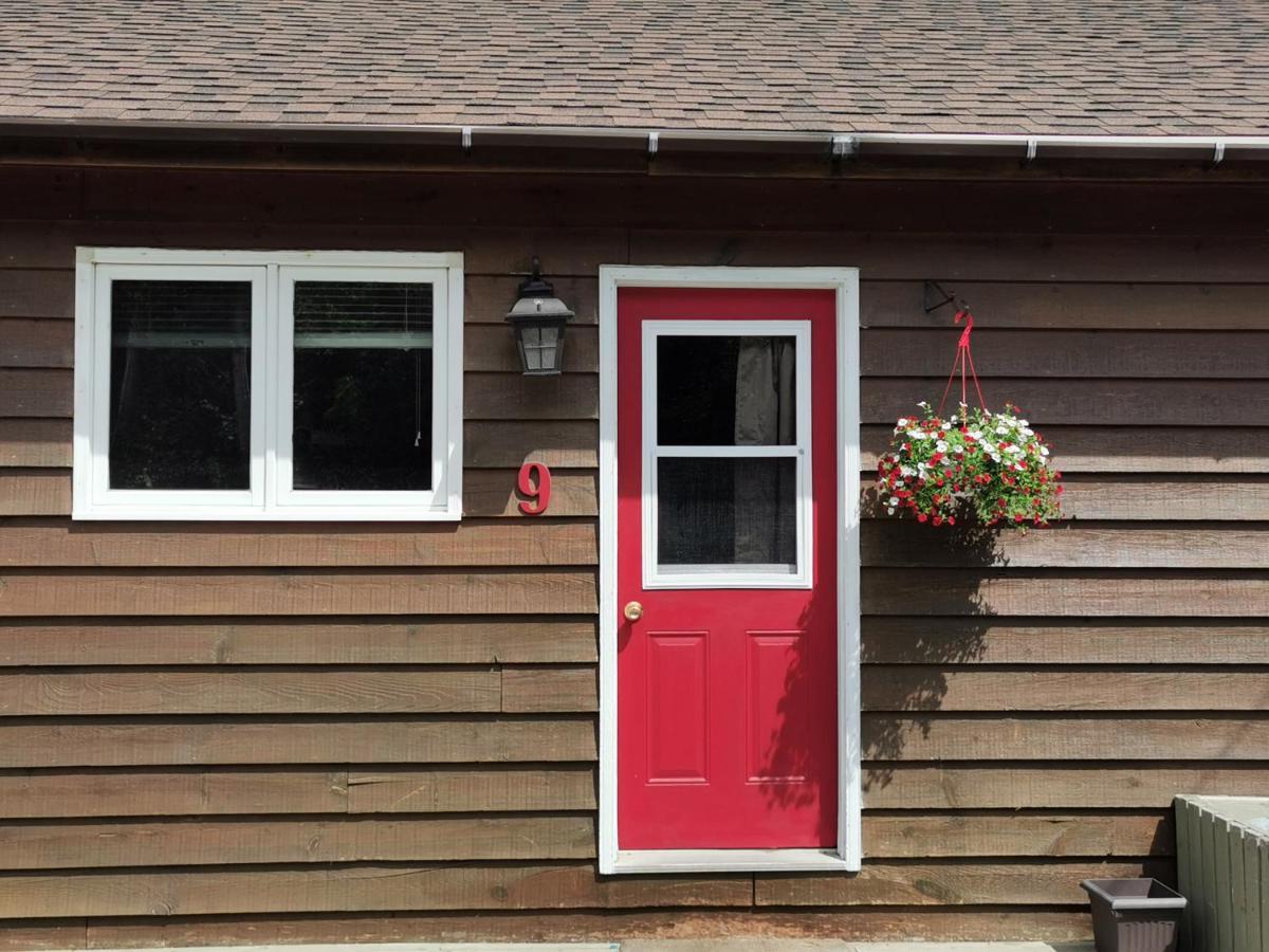 Knotty Pine Cottages, Suites & Motel Rooms Ingonish Exteriér fotografie